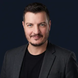 Роман — основатель Titan